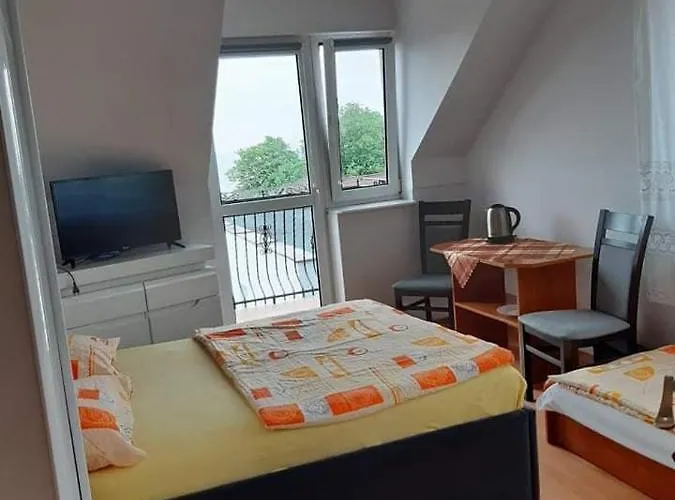 Bursztynowa * 斯瓦热沃